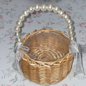 Wicker Basket with Pearl Handle and Bow Accents NWT